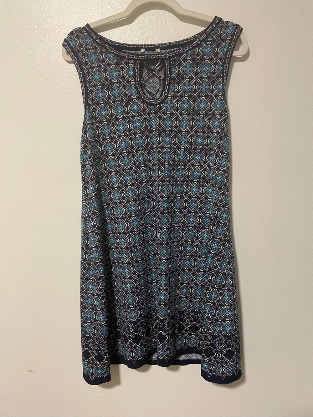 Sleeveless Shift Dress Keyhole Front Navy Blue Geometric Patterned Lightweight